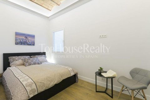 Apartamento de 3 dormitorios en venta en Barcelona, Cataluña, Spain № 2346 - foto 11