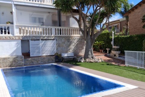 Casa adosada de 5 dormitorios en venta en Castelldefels, Barcelona, Cataluña, Spain № 8343