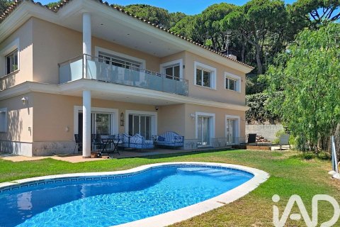 Сasa de 4 dormitorios en venta en Premia De Dalt, Barcelona, Cataluña, Spain № 8345