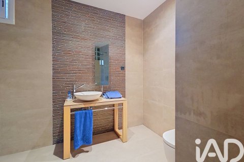 Сasa de 4 dormitorios en venta en Premia De Dalt, Barcelona, Cataluña, Spain № 8345 - foto 11