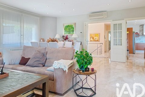 Сasa de 4 dormitorios en venta en Premia De Dalt, Barcelona, Cataluña, Spain № 8345 - foto 22