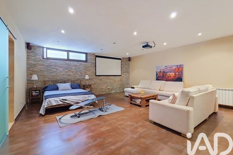 Сasa de 4 dormitorios en venta en Premia De Dalt, Barcelona, Cataluña, Spain № 8345 - foto 15