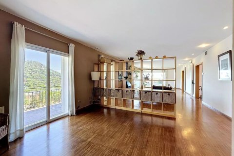Купить дом в Кабрильс, Испания с 5 комнат, 376м², № 8450 - фото 12
