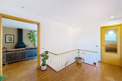 Купить дом в Кабрильс, Испания с 5 комнат, 376м², № 8450 - фото 6