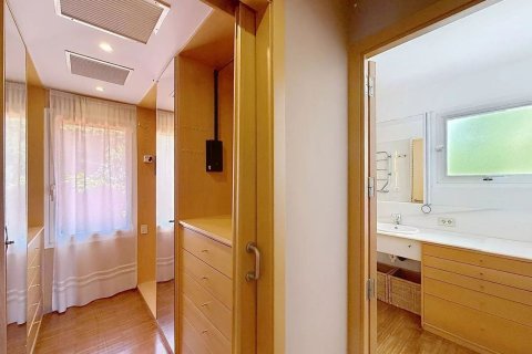 Купить дом в Кабрильс, Испания с 5 комнат, 376м², № 8450 - фото 19