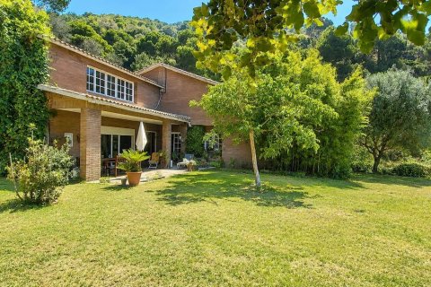 Сasa de 5 dormitorios en venta en Cabrils, Barcelona, Cataluña, Spain № 8451