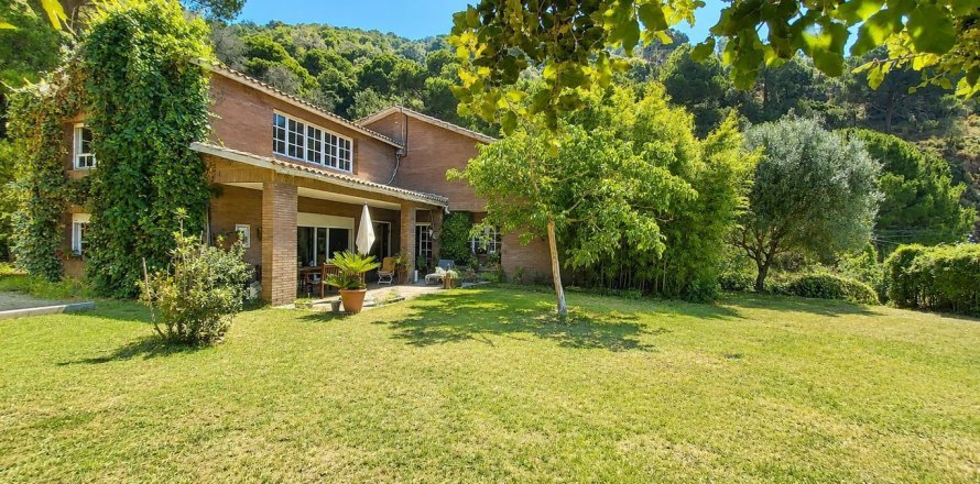 Сasa de 5 dormitorios en venta en Cabrils, Barcelona, Cataluña, Spain № 8451