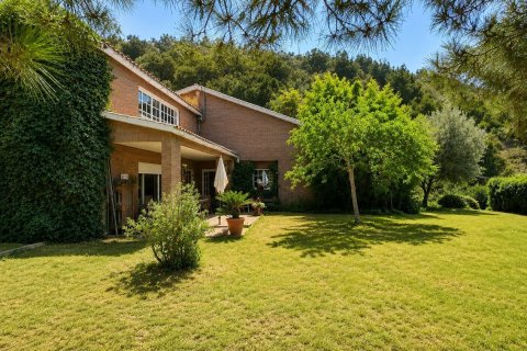 Сasa de 5 dormitorios en venta en Cabrils, Barcelona, Cataluña, Spain № 8451 - foto 6