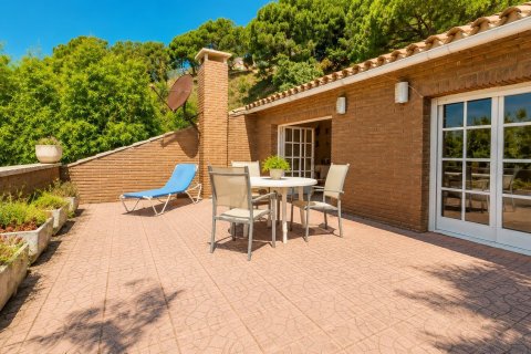 Сasa de 5 dormitorios en venta en Cabrils, Barcelona, Cataluña, Spain № 8451 - foto 28