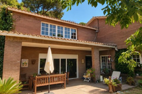 Сasa de 5 dormitorios en venta en Cabrils, Barcelona, Cataluña, Spain № 8451 - foto 5
