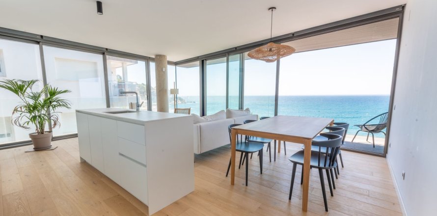 Apartamento de 3 dormitorios en venta en Lloret de Mar, Gerona, Cataluña, Spain № 8447