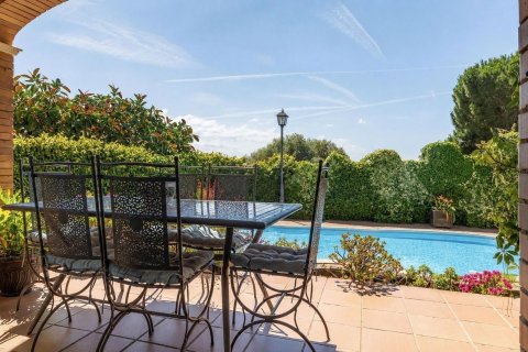 Сasa de 5 dormitorios en venta en Cataluña, Spain № 8449 - foto 2