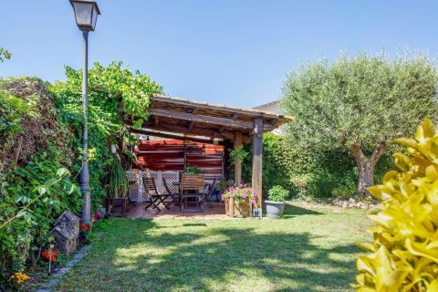 Сasa de 5 dormitorios en venta en Cataluña, Spain № 8449 - foto 10