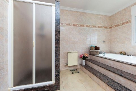 Сasa de 5 dormitorios en venta en Cataluña, Spain № 8449 - foto 29
