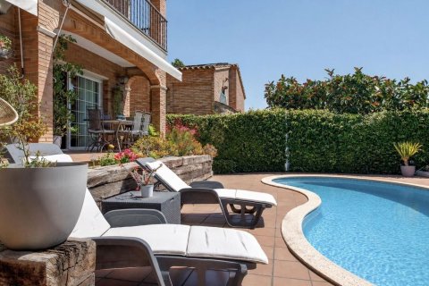 Сasa de 5 dormitorios en venta en Cataluña, Spain № 8449 - foto 4