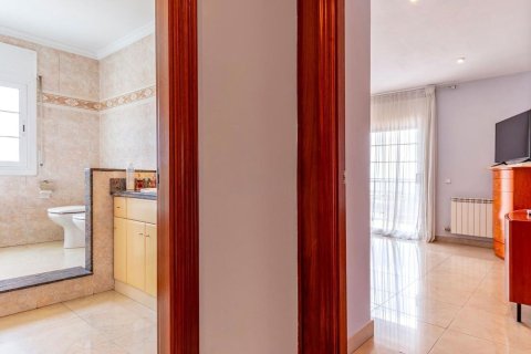 Сasa de 5 dormitorios en venta en Cataluña, Spain № 8449 - foto 23