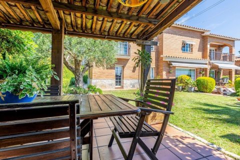 Сasa de 5 dormitorios en venta en Cataluña, Spain № 8449 - foto 11