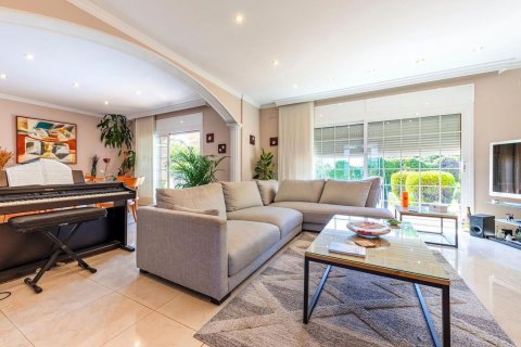 Сasa de 5 dormitorios en venta en Cataluña, Spain № 8449 - foto 14