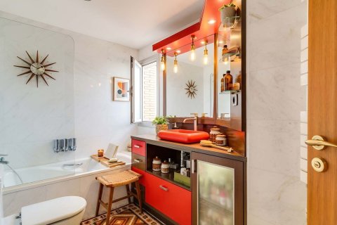 Apartamento de 4 dormitorios en venta en Barcelona, Cataluña, Spain № 8448 - foto 15