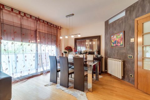 Apartamento de 4 dormitorios en venta en Barcelona, Cataluña, Spain № 8448 - foto 2