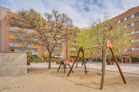Apartamento de 4 dormitorios en venta en Barcelona, Cataluña, Spain № 8448 - foto 21