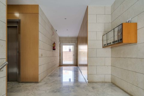 Apartamento de 4 dormitorios en venta en Barcelona, Cataluña, Spain № 8448 - foto 23