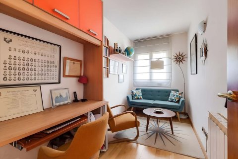 Apartamento de 4 dormitorios en venta en Barcelona, Cataluña, Spain № 8448 - foto 13
