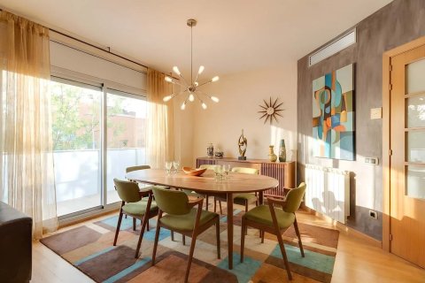 Apartamento de 4 dormitorios en venta en Barcelona, Cataluña, Spain № 8448 - foto 3