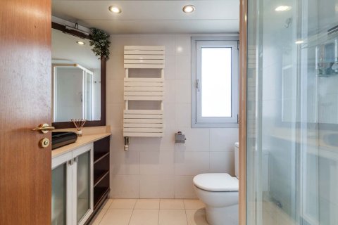 Apartamento de 4 dormitorios en venta en Barcelona, Cataluña, Spain № 8448 - foto 18