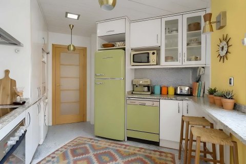 Apartamento de 4 dormitorios en venta en Barcelona, Cataluña, Spain № 8448 - foto 7