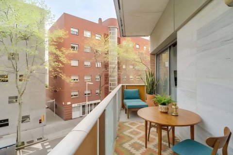 Apartamento de 4 dormitorios en venta en Barcelona, Cataluña, Spain № 8448 - foto 9