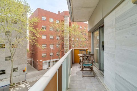 Apartamento de 4 dormitorios en venta en Barcelona, Cataluña, Spain № 8448 - foto 8