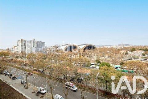 Купить квартиру в Барселона, Испания с 3 спальни, 97м², № 8453 - фото 2
