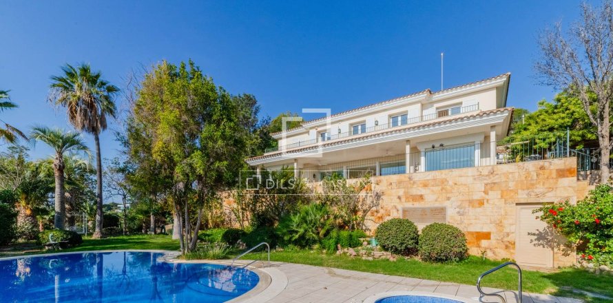 Villa de 5 dormitorios en venta en Sitges, Barcelona, Cataluña, Spain № 4002
