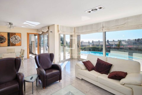 Villa de 5 dormitorios en venta en Sant Vicenc De Montalt, Barcelona, Cataluña, Spain № 4000 - foto 13