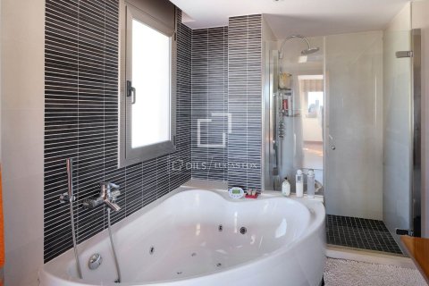 Villa de 5 dormitorios en venta en Sant Vicenc De Montalt, Barcelona, Cataluña, Spain № 4000 - foto 24