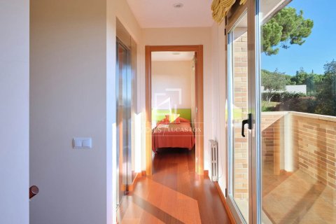 Villa de 5 dormitorios en venta en Sant Vicenc De Montalt, Barcelona, Cataluña, Spain № 4000 - foto 26