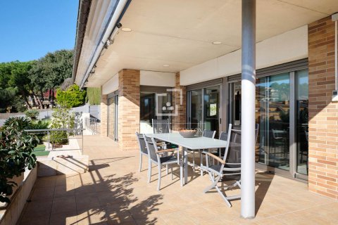 Villa de 5 dormitorios en venta en Sant Vicenc De Montalt, Barcelona, Cataluña, Spain № 4000 - foto 5