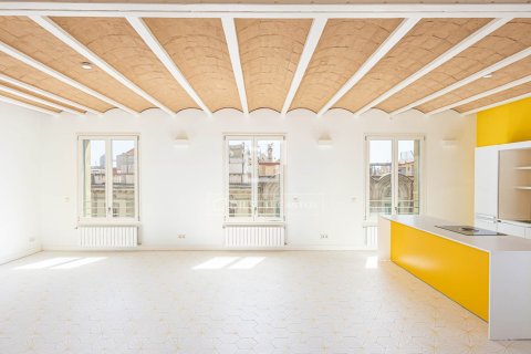 3 bedrooms apartment for sale in Barcelona, Catalonia, Spain № 4001