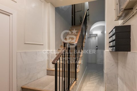 Ático de 3 dormitorios en venta en Barcelona, Cataluña, Spain № 5384 - foto 17