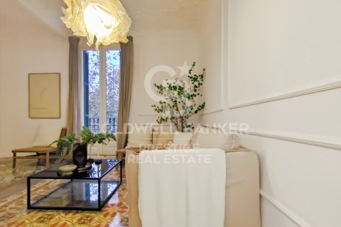 Apartamento de 3 dormitorios en venta en Barcelona, Cataluña, Spain № 5382 - foto 2