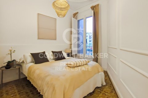 Apartamento de 3 dormitorios en venta en Barcelona, Cataluña, Spain № 5382 - foto 9