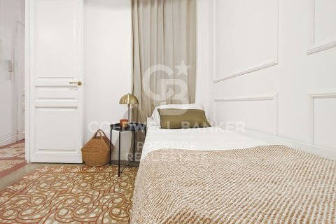 Apartamento de 3 dormitorios en venta en Barcelona, Cataluña, Spain № 5382 - foto 14