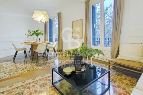 Apartamento de 3 dormitorios en venta en Barcelona, Cataluña, Spain № 5382