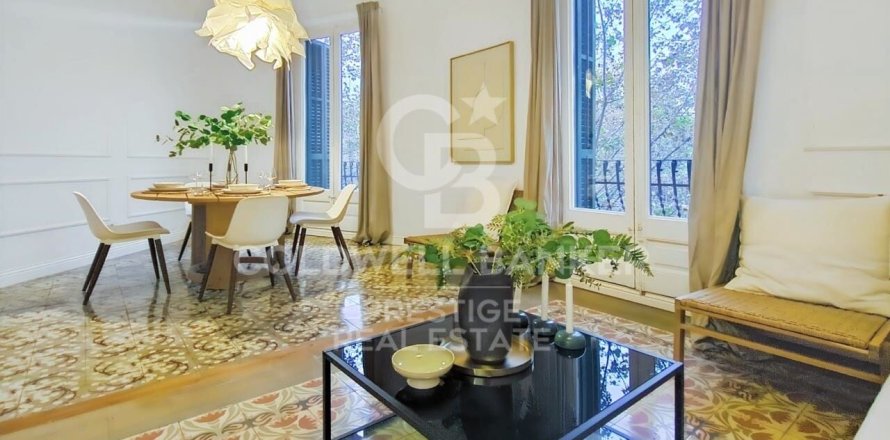 Apartamento de 3 dormitorios en venta en Barcelona, Cataluña, Spain № 5382