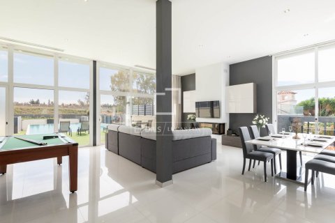 Villa de 8 dormitorios en venta en Castelldefels, Barcelona, Cataluña, Spain № 3903 - foto 3