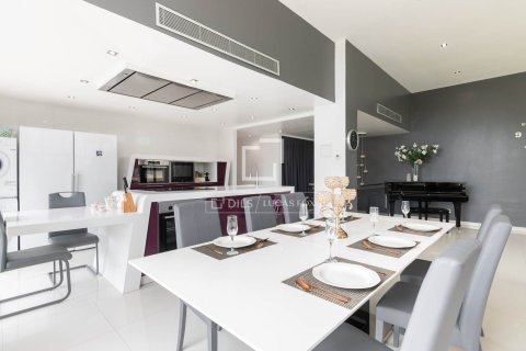 Villa de 8 dormitorios en venta en Castelldefels, Barcelona, Cataluña, Spain № 3903 - foto 13