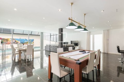 Villa de 8 dormitorios en venta en Castelldefels, Barcelona, Cataluña, Spain № 3903 - foto 12