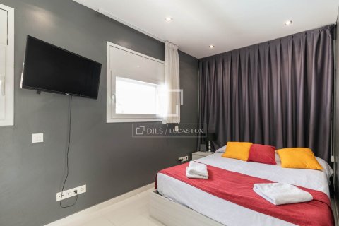 Villa de 8 dormitorios en venta en Castelldefels, Barcelona, Cataluña, Spain № 3903 - foto 16