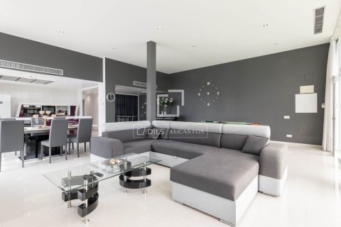 Villa de 8 dormitorios en venta en Castelldefels, Barcelona, Cataluña, Spain № 3903 - foto 4